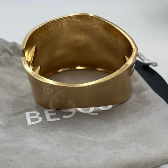 BESQU Matte Gold Women Fashion Chunky Hammered Irregular Wrist Cuff Bracelet - Picture 5 of 8